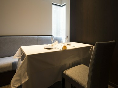 接待や会食、記念日などの食事にぴったりの静かな個室をご用意