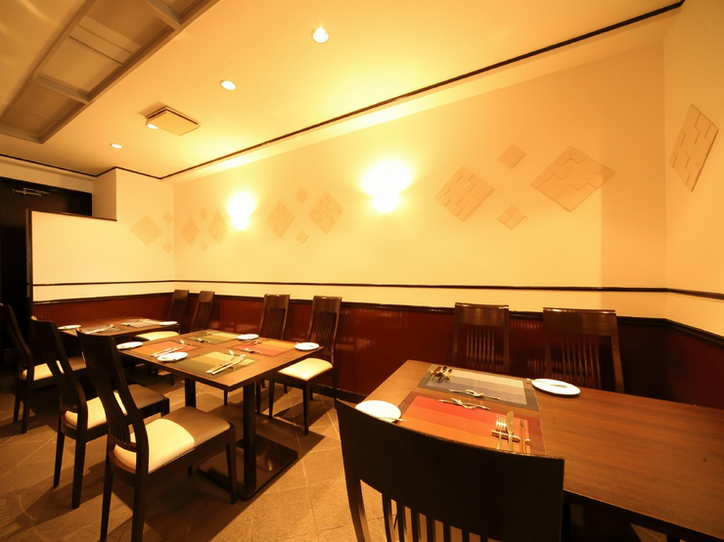 かしこまり過ぎることのない接待の席で、本格フレンチを楽しむ