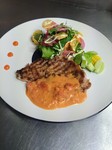 小さな季節野菜のスープと一口オードヴル
沖縄県琉香豚肩ロースのステーキ
彩り野菜のサラダ 
パン
フェールアンヌー特製デザート
コーヒー又はアップルティー