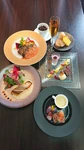 小さな季節野菜のスープと一口オードヴル
本日の魚料理
沖縄県琉香豚肩ロースのステーキ
温野菜 彩りサラダ パン
フェールアンヌー特製デザート
コーヒー又はアップルティー
