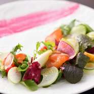 小さな季節スープとアミューズ
オードヴル
本日の魚料理又は琉香豚肩ロースステーキ
パン
フェールアンヌー特製デザート
コーヒー又はアップルティー
