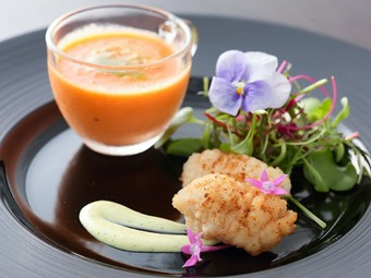 メイン料理が、魚料理か肉料理選べます。