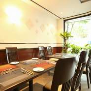 明るい陽の光を浴びながら、お子様にとっての大切な日をお祝いしてはいかがでしょう。誕生日や入学・卒業のお祝いなど、成長の節目節目を思い出に残すお手伝いをさせていただきます。お気軽にご相談ください。