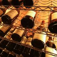 ワインセラーに眠る、約300本ものワイン