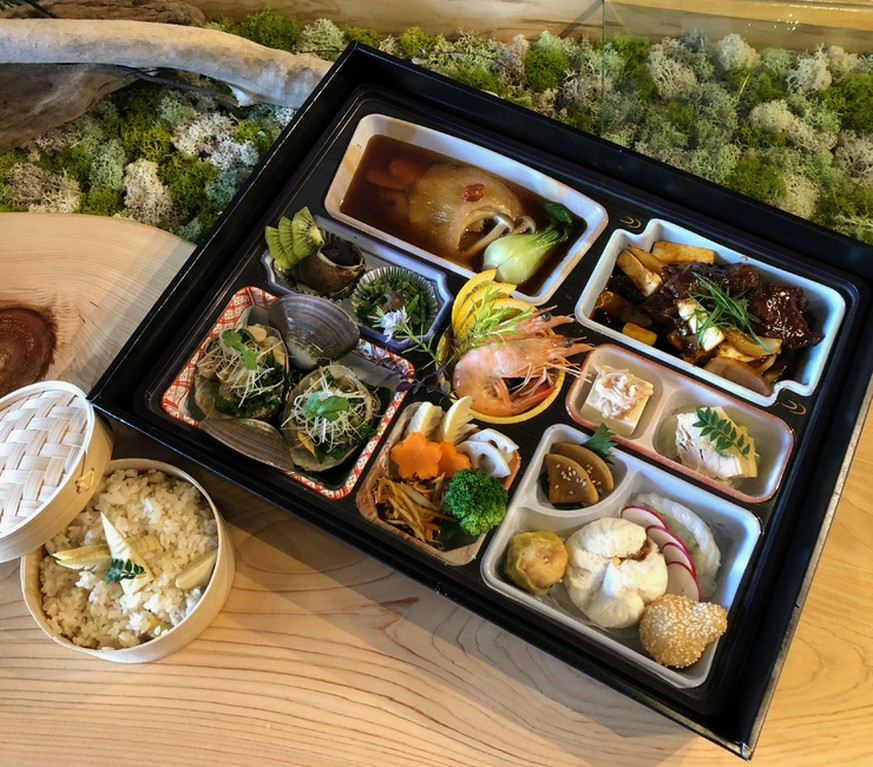 深記特製豪華中華弁当（テイクアウト、3日前に要予約）　　※4セットからのご注文