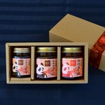 ・ 四川ラー油
中国四川から取り寄せた特製香辛料を使用
・ 豚肉味噌ラー油
ブロック肉を包丁で丁寧に叩いてつくる
・ イカナゴXO醤　※季節により変更

地方発送承ります【3,024円（税込）+送料+代引き手数料】