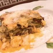 お皿やカップにジョバンニ好きなリチャードジノリをとりいれてます。