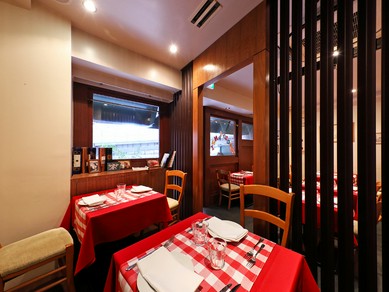 半個室はゆったり4名少しタイトに6名様でご用意できます。