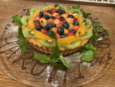 お祝いの方にイタリア語でプレートにメッセージをお入れします。