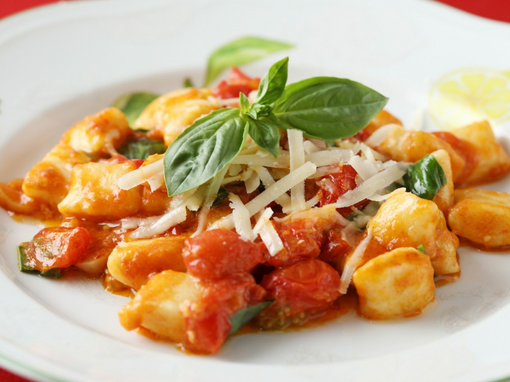 ニンニクがきいたプチトマトソースのニョッキ