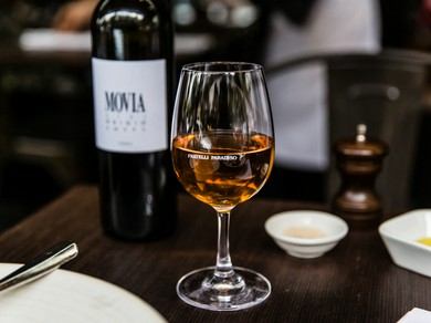 ナチュラルワインを含む6000本のワインセラー