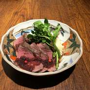 ジビエ特有の臭みはなく、柔らかく仕上げた逸品。
日本酒のスパークリングと一緒に召し上がってみてはいかがでしょうか。