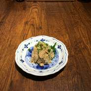 
柔らかく煮た鶏肉を香りの良い薬味と味噌で叩いた逸品
日本酒にピッタリの逸品です