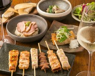 当店の名物・炭火焼鳥を多種お楽しみいただける串コース（飲み放題付）です。