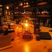 1名様～ご利用いただける大小様々なお席をご用意しております。お店は裏渋谷にあるので、都会の喧騒を忘れさせてくれる落ち着きのある空間が広がっています。デート、お一人様、女子会等様々なシーンにご対応可能ですので是非ご利用くださいませ。