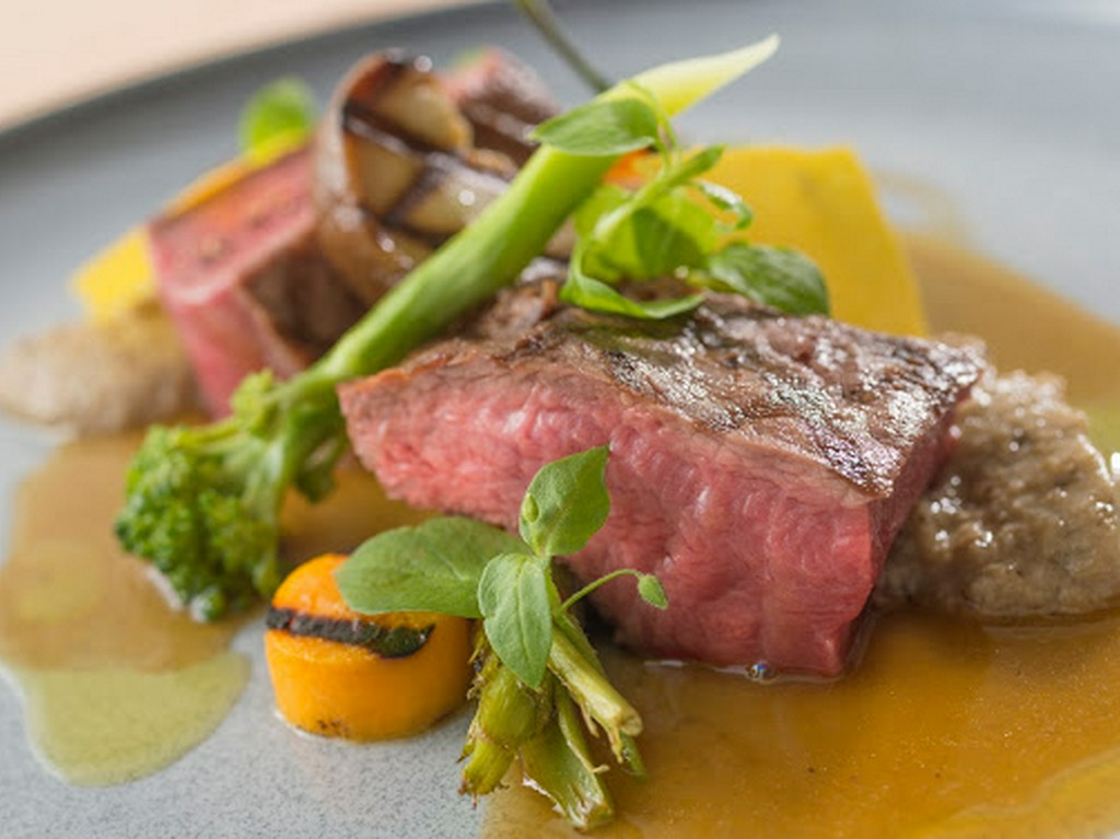 ホテル最上階で贅沢なひと時を存分にお楽しみいただけます♪