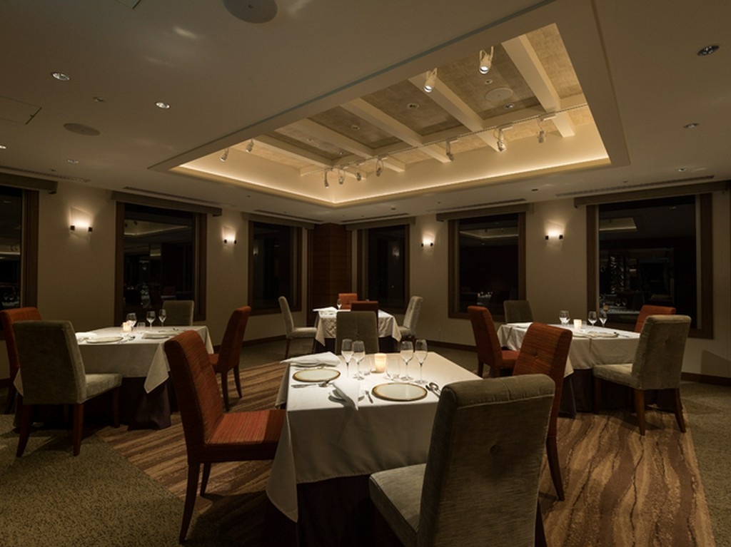 ロマンチックな大人の夜を、至高のひと皿と共に過ごしてみては