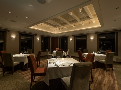 ロマンチックな大人の夜を、至高のひと皿と共に過ごしてみては