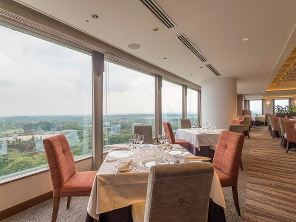 一面ガラス張りの店内で那須の大自然を眺めながらゆったりと♪