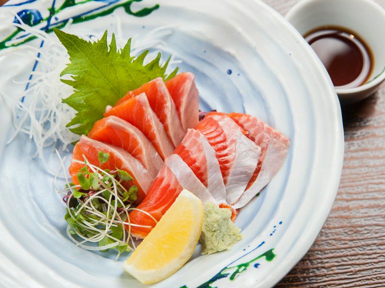 稚魚から丹精込めて、試行錯誤しながら育てた福井県の新名産。臭みがなく脂がのった『ふくいサーモン』