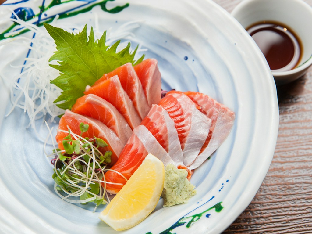 稚魚から丹精込めて、試行錯誤しながら育てた福井県の新名産。臭みがなく脂がのった『ふくいサーモン』