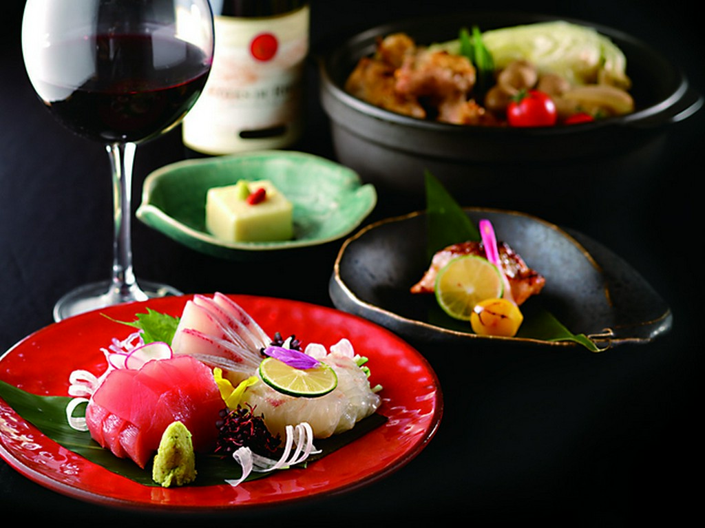 手ごろに本格会席が堪能できる、贅沢尽くしの『こだわり会席コース（120分飲み放題付き）』