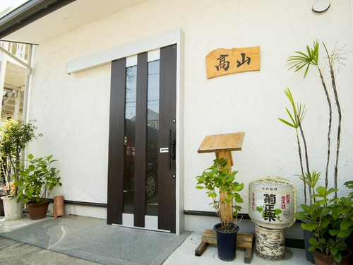 30名までの貸切宴会もできる離れの入り口