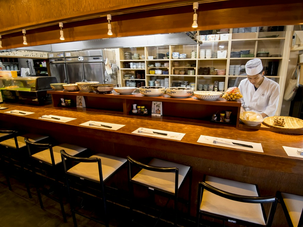 きさくな三代目との会話を肴に1人飲み