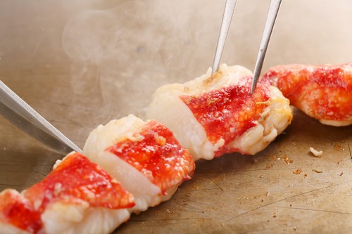 肉厚でジューシーなたらば蟹を豪快に