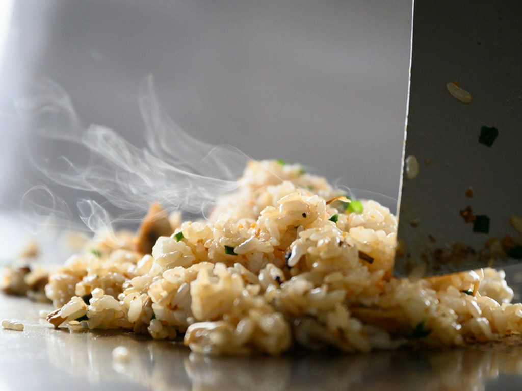 じっくり寝かせたニンニク醤油が香り立つ『ガーリックライス』