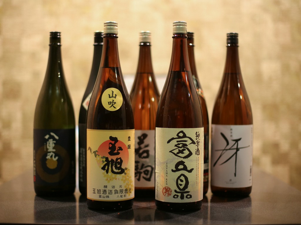 富山の地酒が豊富に揃う