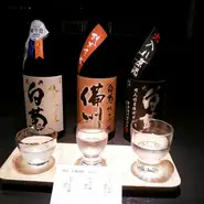 常連が多い客層の中でも、50代から上の夫婦や家族が足しげく通ってきます。特別な日だけでなく、普段のちょっと贅沢な食事、友人を誘った会食など、自分の行きつけにストックしておきたいお店です。