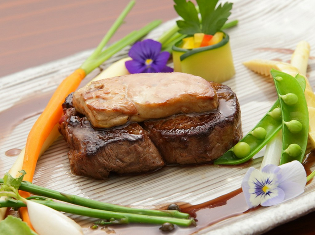 ソースが絶品『牛フィレ肉とフォアグラのロッシーニ風』