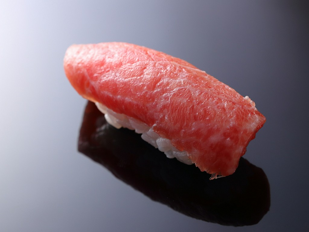 端正で艶やかなその姿に、心を奪われる『中トロ』