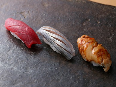 おまかせの『鮪』、『小肌』、『穴子』などの握り
