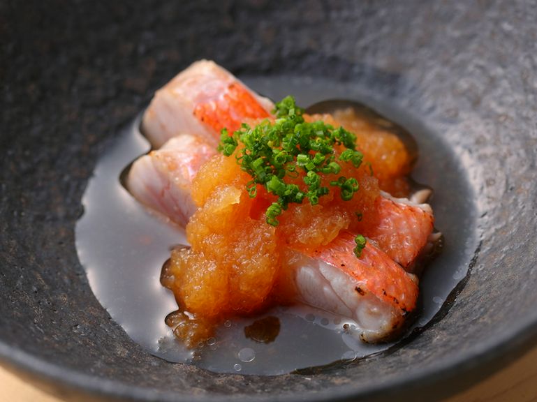 『銚子の金目鯛 焼霜ポン酢』をはじめ、つまみも充実