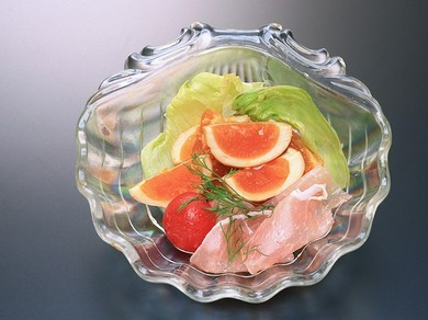 香りで味わう、大人のごちそうサラダ『香燻玉子（生ハム付）』