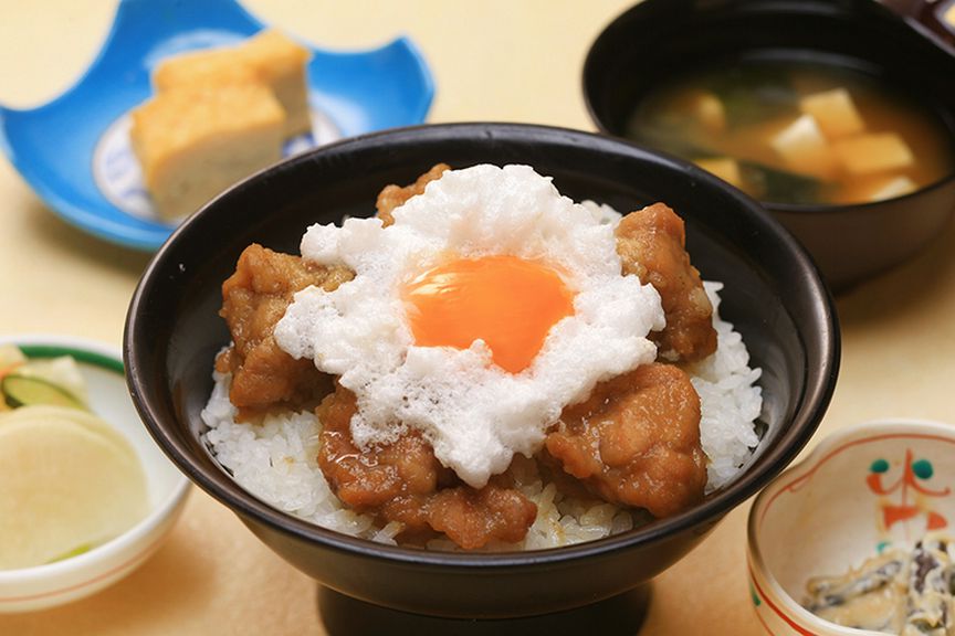 新鮮卵と五穀味鶏が織りなす、贅沢な一杯『とり玉丼（五穀味鶏）』