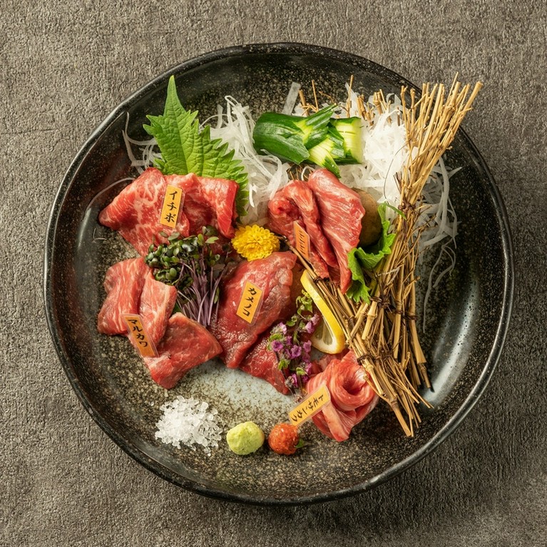 きのしたの看板メニュー！炙り肉刺し！