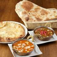 カシューナッツとバターの甘みと香ばしさが引き立つ定番の人気カレー。深みとコクがあるルーの中には、炭火でじっくり焼いた「鶏もも肉」も入り食べ応え抜群。皮を外しているので、ヘルシーでボリューム満点です。