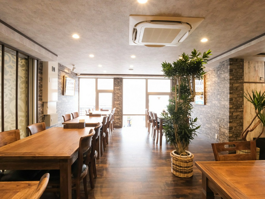 広々とした明るい店内。ファミリーにも最適