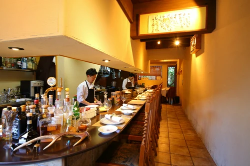 程良い照明が心地良い店内