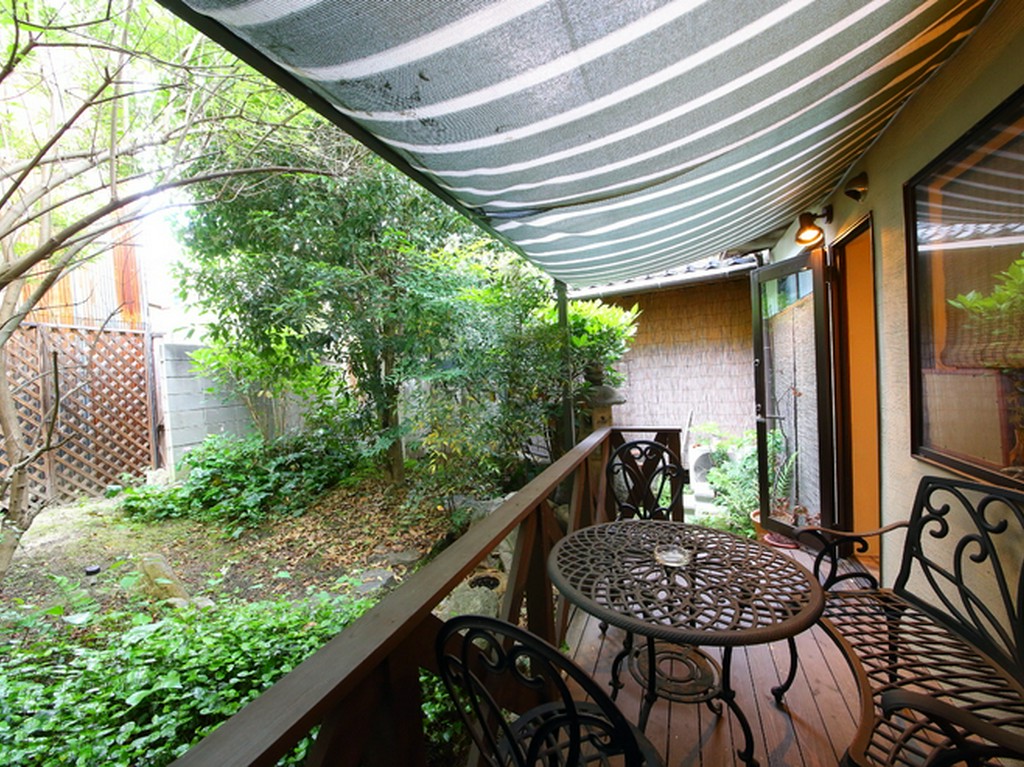 和の趣ある、開放的な中庭