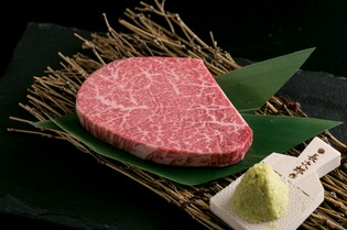 希少部位を大胆にステーキで食す「シャトーブリアン」