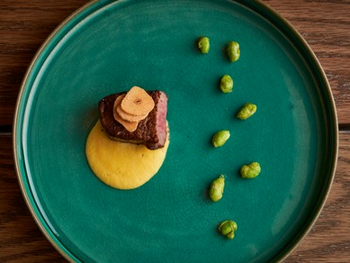 フレンチ懐石に合うワインが揃い、ペアリングコースが人気