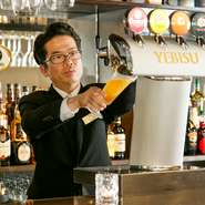 ビールにも、さまざまなこだわりが込められています。地元、九州日田でつくられたサッポロ、エビスビールをサーバーからグラスやジョッキへ。大正ロマンあふれる店内で飲むビールは、また格別なことでしょう。