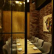 六本木駅から徒歩5分のホテルレストランにて、2名様～ご利用頂ける個室確約プランをご用意致しました。カウンター席もございます。素敵な1日となるよう最大限お手伝いさせて頂きます。