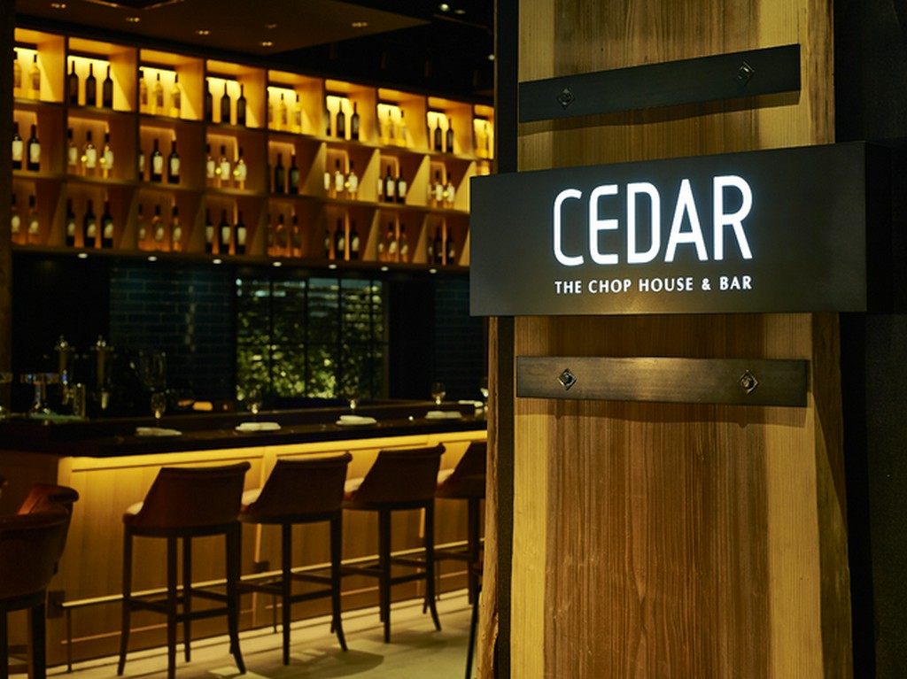 宿泊されている方や仕事帰りに。カウンターはお1人様の特等席