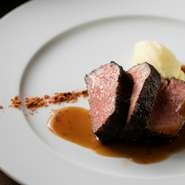 ブラッケンサーロインステーキ200g　3,200円
国産牛イチボ ステーキ 300g ローストガーリックソース　5,500円
