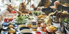 落ち着いた空間で、アメリカ東海岸の定番料理を90分たっぷり楽しめるランチプラン。選べるメイン6種。